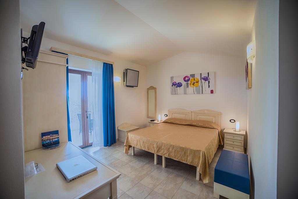 Hotel Ristorante Il Vascello Costa Rei Kültér fotó