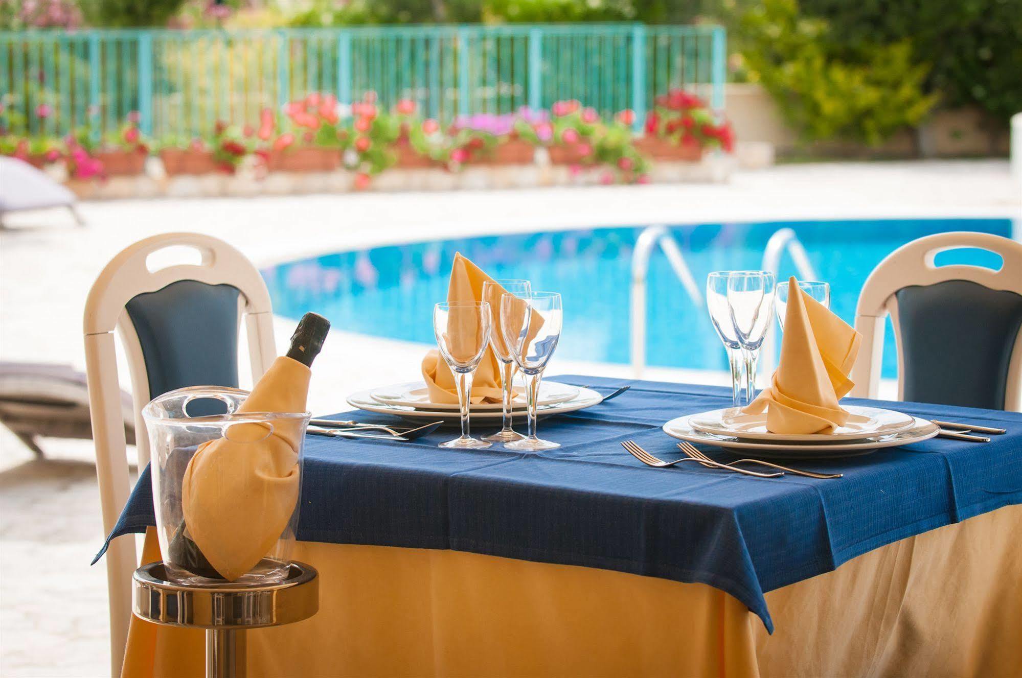 Hotel Ristorante Il Vascello Costa Rei Kültér fotó