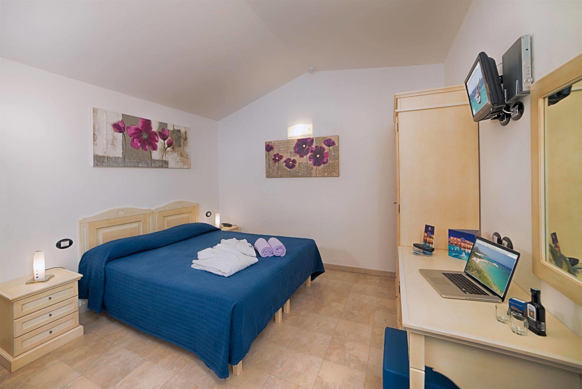 Hotel Ristorante Il Vascello Costa Rei Kültér fotó