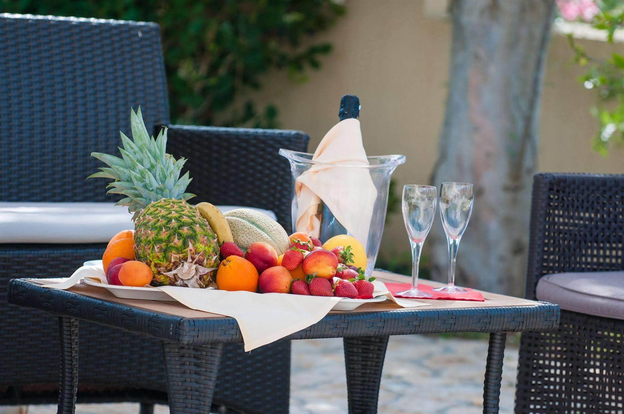 Hotel Ristorante Il Vascello Costa Rei Kültér fotó